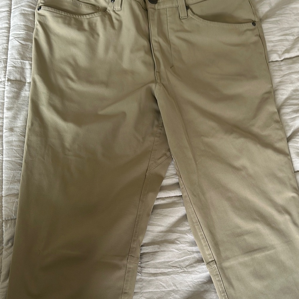 Lululemon Athletica Tan Chinos Smooth Wrinkle-Resistant